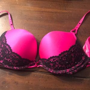 Victoria’s Secret plunge bra